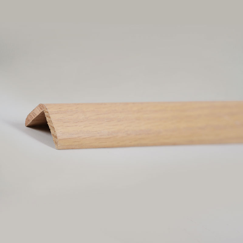 Masif Ahşap Dik Açılı (90°) Geçiş Şeridi (Kırmızı Meşe Kaplama + Boya ile Sarılmış) - Meşe Rengi 1 1/9' x 1 1/9' Masif Ahşap Dik Açılı (90°) Geçiş Şeridi (Kırmızı Meşe Kaplama + Boya ile Sarılmış) - Meşe Rengi 1 1/9' x 1 1/9'