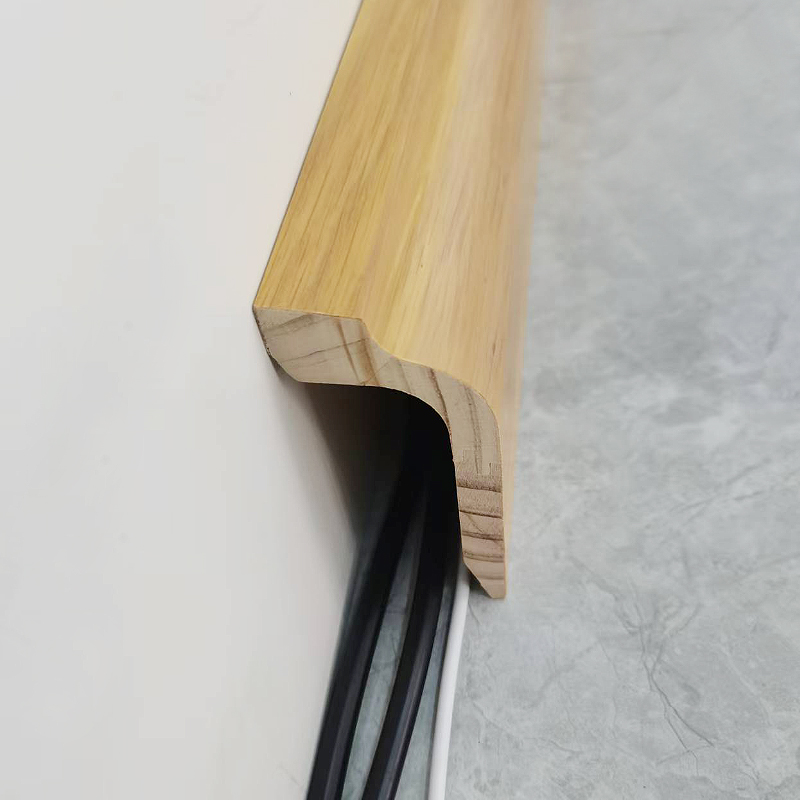 Çam Ahşap Süpürgelik (Beyaz Meşe Kaplama + Boya ile Sarılmış) - Meşe Rengi 1 3/5'x3 5/9'